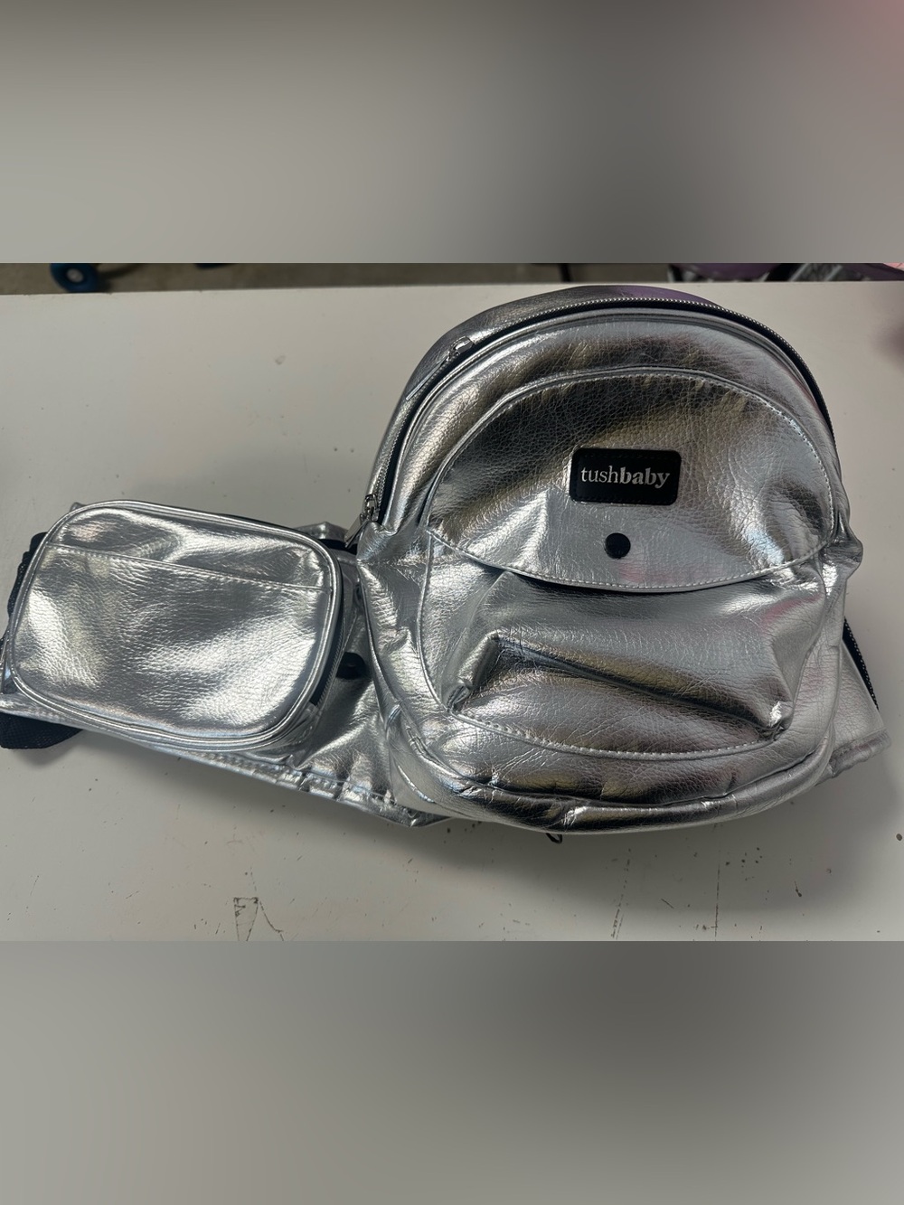 Tushbaby  Hip Seat Carrier Baby & Toddler Metallic Silver